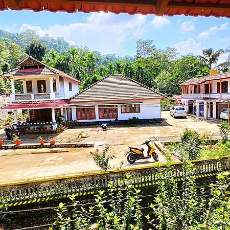 Coorg Divine Spark Home Stay Suntikoppa Exteriör bild