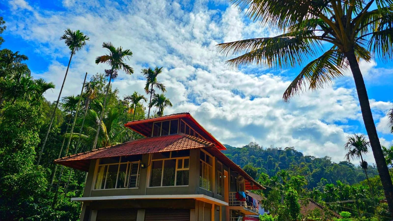 Coorg Divine Spark Home Stay Suntikoppa Exteriör bild